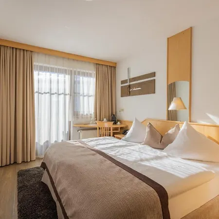 מלון Hotel Central