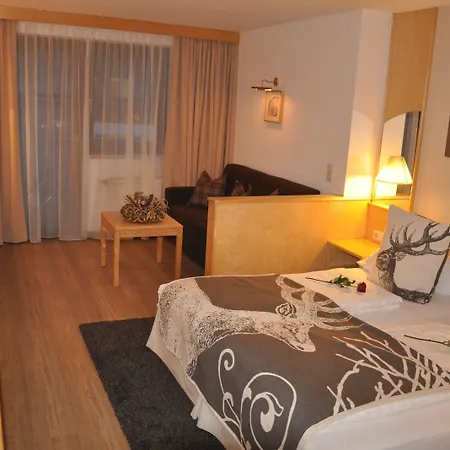 מלון Hotel Central 4*