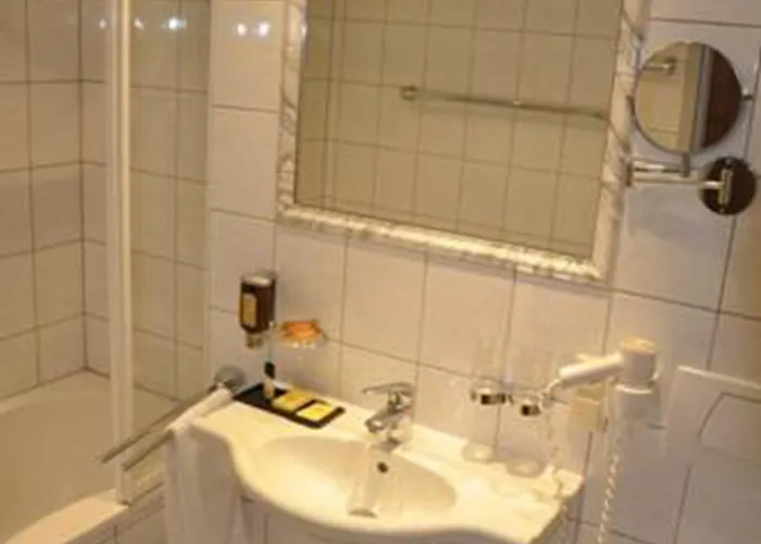 Hotel Central Hotell 4*