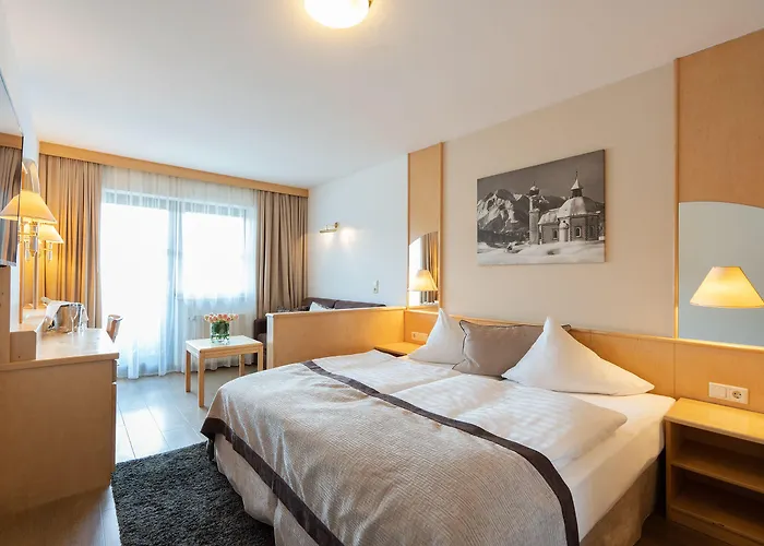 Отель Hotel Central 4*