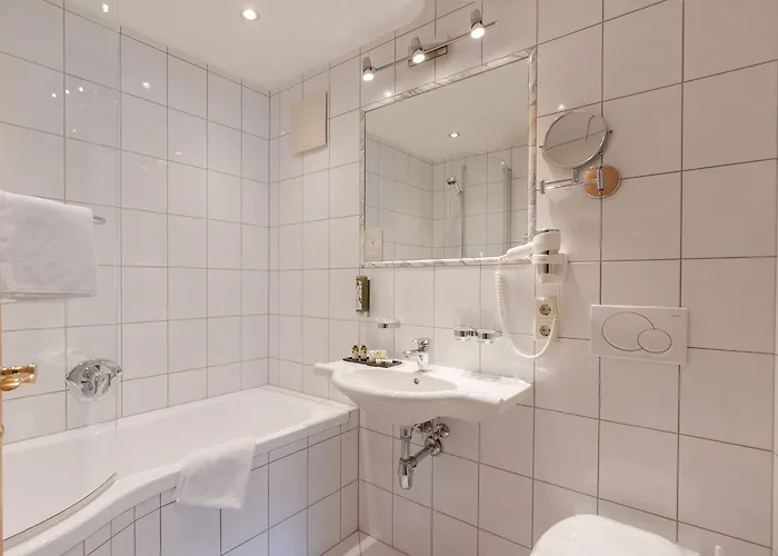 Отель Hotel Central 4*